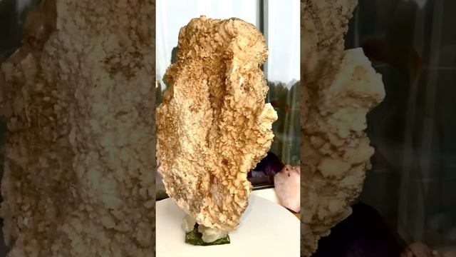 Большой кальцит в пиритовой обсыпке. 8900г. Дальнегорск. смотреть онлайн