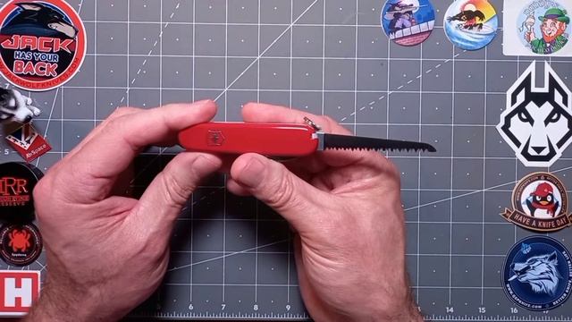 🇨🇭 Victorinox Walker - A Super Trail Victorinox Knife...  UNBOXING | Review | SAK | EDC | Whittling