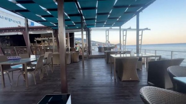 Кореиз 2024. Пляж с бассейнами respect hall. Рядом пляж Парус и ай Петри.