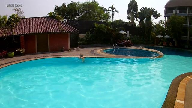 Бассейн отеля смотреть онлайн