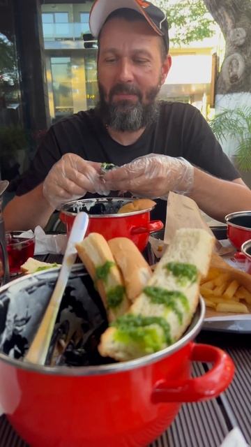 Анапа🏝️Ресторан «Мидийное место» идеальное место для тех, кто любит морепродукты, особенно мидии❤️ смотреть онлайн