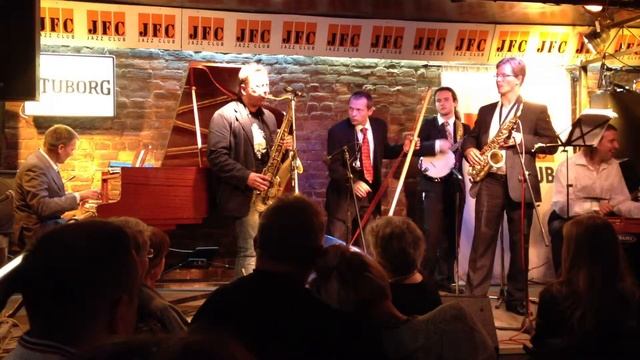 Easy Winners Ragtime Band и Игорь Тимофеев- Red Roses For a Blue Lady смотреть онлайн