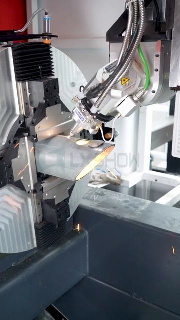 [LXSHOW Laser] 4000W tube laser cutting LX62THA cut Galvanized laser metal cutter смотреть онлайн