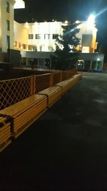Много свободных лавочек на Астанинском Арбате смотреть онлайн