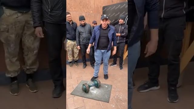 Поднять нашу гирю, задача не из лёгких ) смотреть онлайн