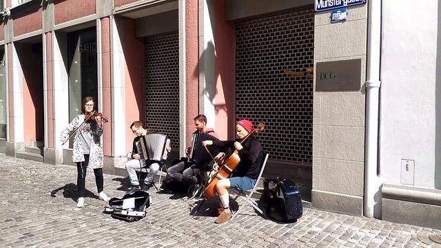 уличные музыканты в Цюрихе 17.09.2017 смотреть онлайн