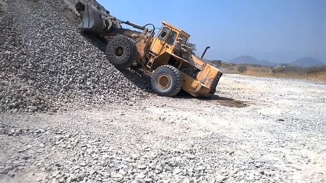 WHEEL LOADER Loading Aggregates. смотреть онлайн