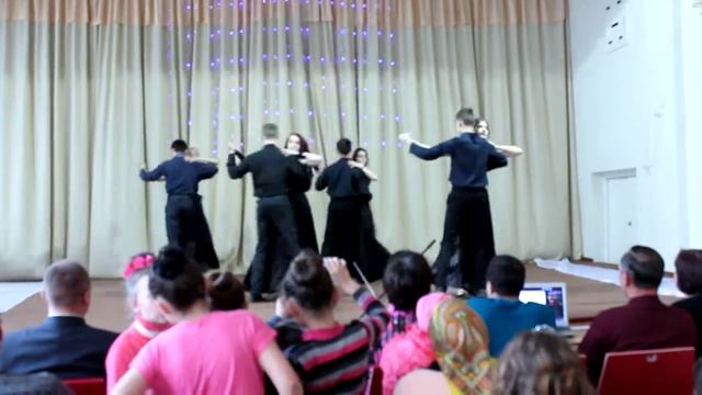 Незвичайний вальс виконали учні 10-Б класу смотреть онлайн
