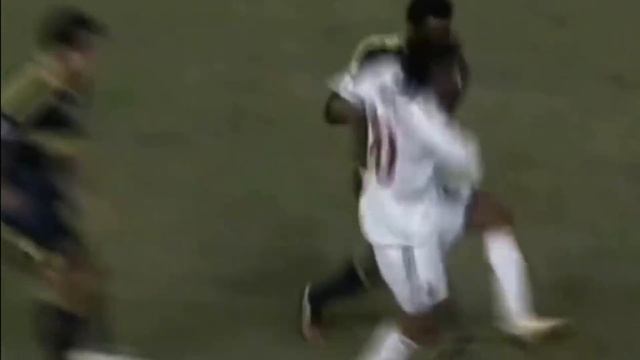 ЧТО ОН ТВОРИЛ? РОНАЛЬДИНЬО и его ПОДБОРКА ФИНТОВ смотреть онлайн