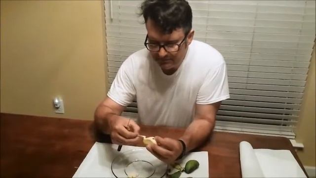 Paw-paw fruit: peeling, tasting and warning смотреть онлайн