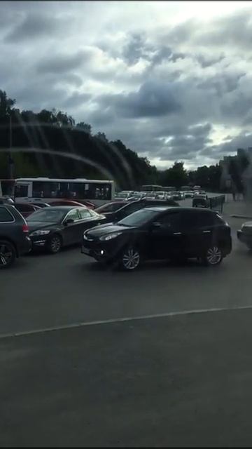 Район ЖБИ утонул в пробках из-за ремонта на Малышева смотреть онлайн