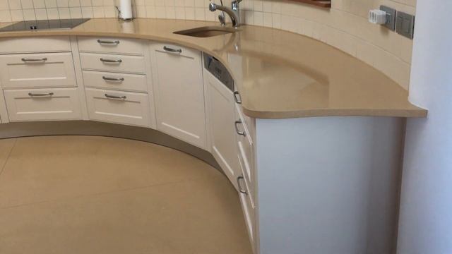 Из гостиной на кухню смотреть онлайн