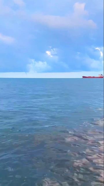 16 июня 2023 года в районе поселка "Южный Туапсинский район промчался смерч. Корабль не пострадал. смотреть онлайн