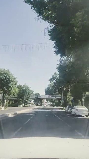 По ул. Лабзак, в сторону бывшей гостиницы "Ленинград" Ташкент, Узбекистан. смотреть онлайн