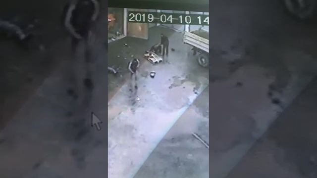 Хлопок при ремонте насоса автоцистерны в Алакольском нацпарке смотреть онлайн