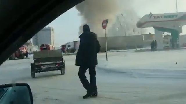 Пожар у АЗС Бугульмы смотреть онлайн