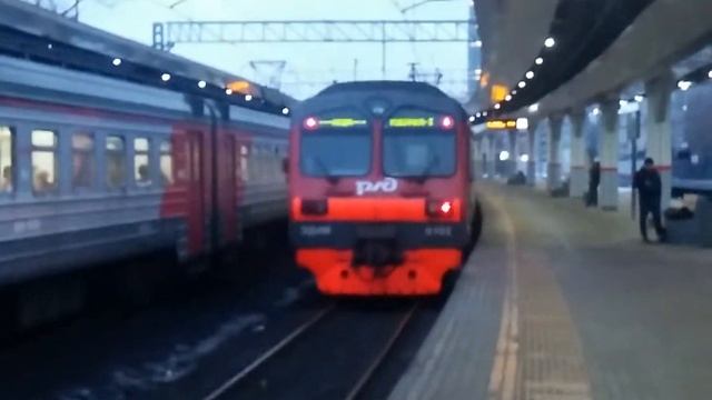 ЭД4М-0102 и ЭД4М-0323 На станции Фили смотреть онлайн