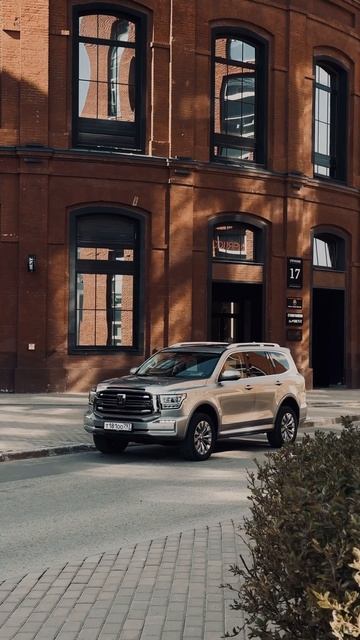 С TANK 500 ты не останешься незамеченным смотреть онлайн