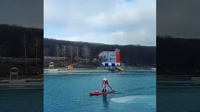 В Ставрополь приплыл Дед Мороз на SUP-борде смотреть онлайн