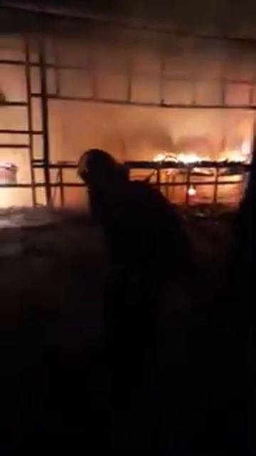 Появилось видео пожара, минувшей ночью произошедшего в Бишкеке смотреть онлайн