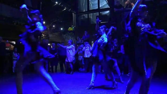 Хеллоуин в загородном кафе "Очаг"... смотреть онлайн