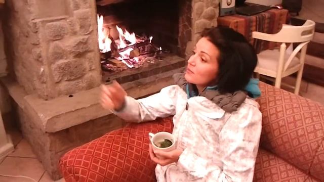 Катя в холле нашего отела в Пуне. Перу. смотреть онлайн