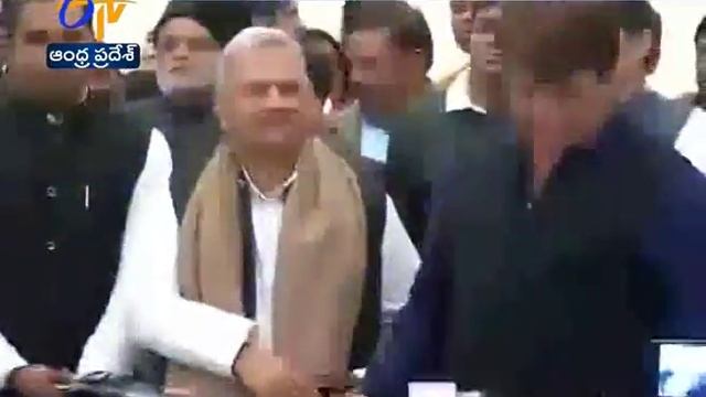 Samajwadi Party seals deal with Congress; keeps 298 seats, concedes 105 смотреть онлайн