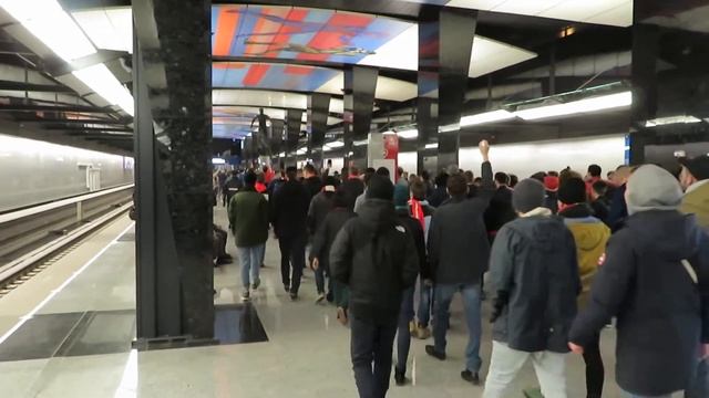 Arsenal supporters in Moscow underground | Фанаты Арсенала в московском метро смотреть онлайн