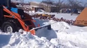 Чистим снег на базе на мтз 1025