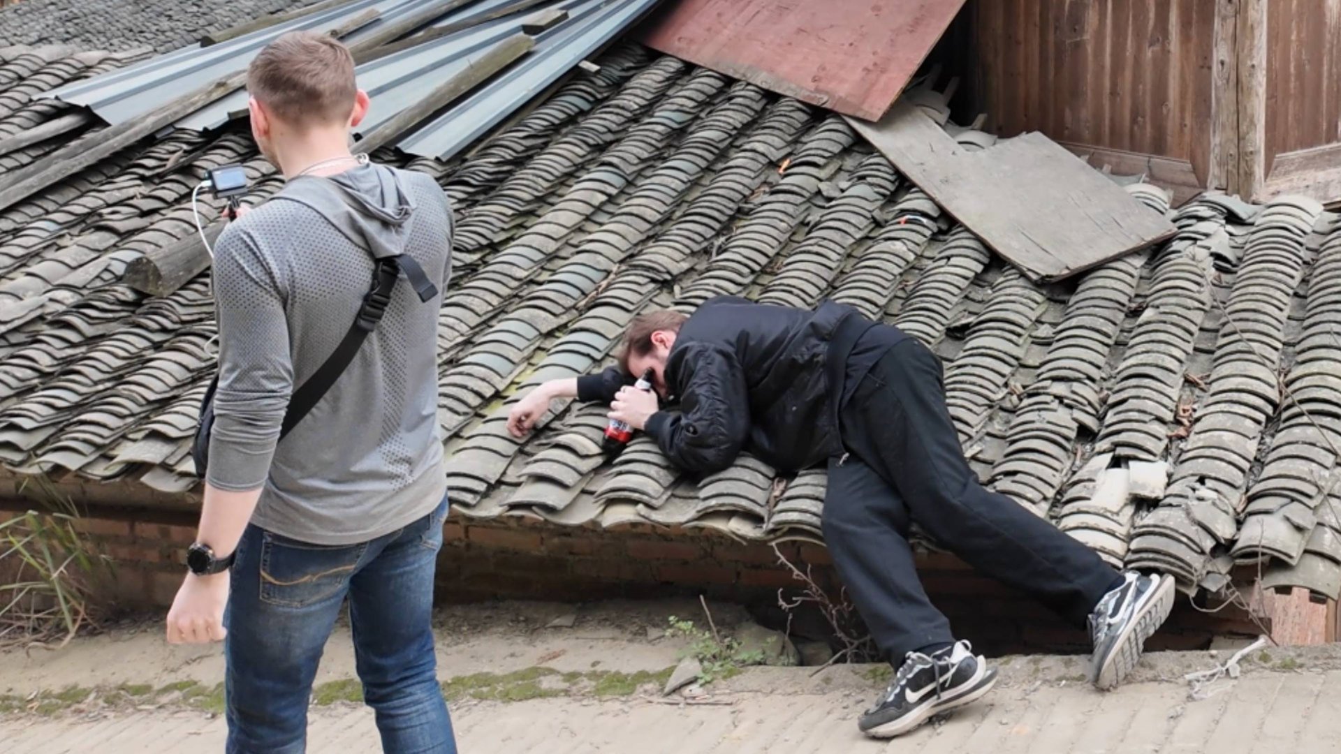 Жизнь напоказ. Жители превратили свою деревню в туристическую зону. Китайский внутренний туризм смотреть онлайн