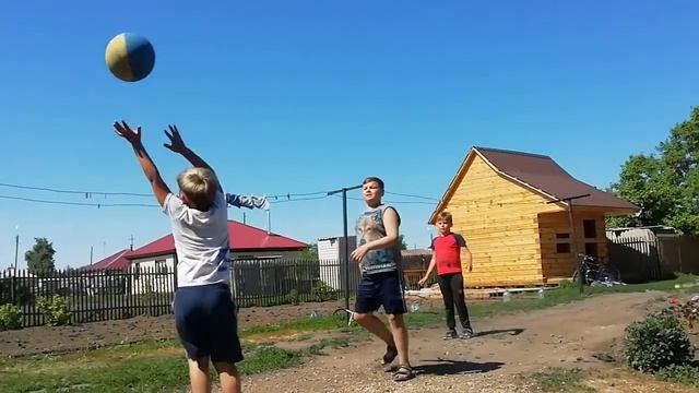 Играем в баскетбол. смотреть онлайн