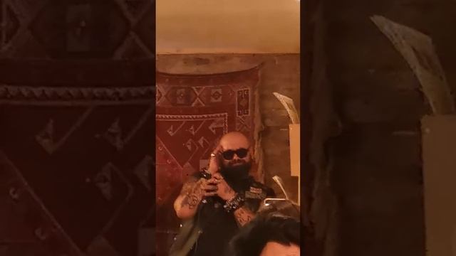 Роскошное исполнение в кафе Тбилиси смотреть онлайн