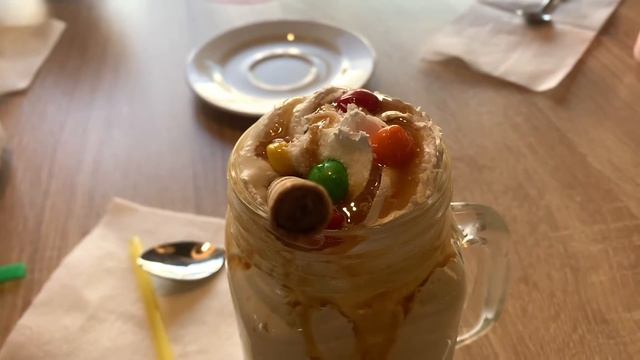 В Липецке, перед отъездом , в кафе… смотреть онлайн
