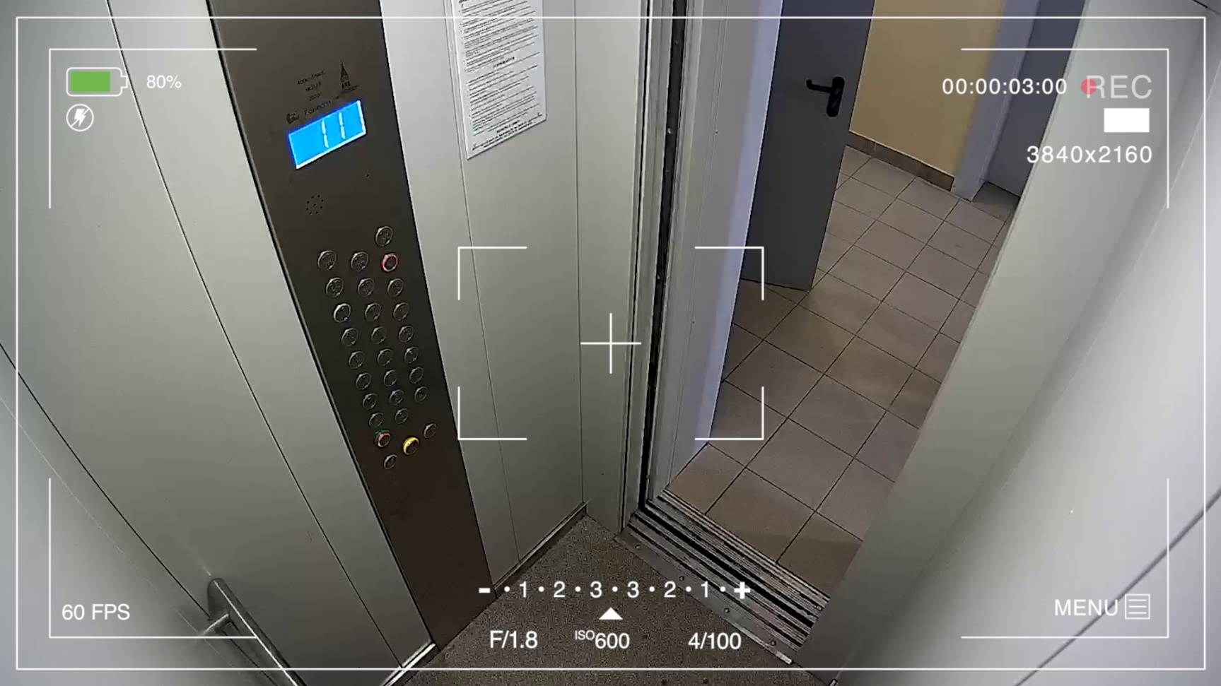 ЛИФТ УПАЛ В МНОГОЭТАЖКЕ НА УЛИЦЕ КАЛИНИНА смотреть онлайн