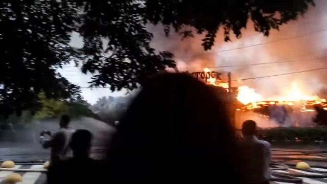 Пожар в ресторане Хуторок в Одессе 24.07.17 смотреть онлайн