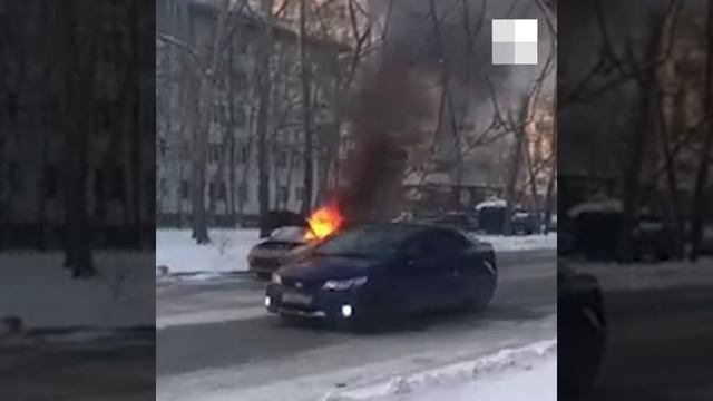 На дороге в Тюмени вспыхнула иномарка | 72.RU смотреть онлайн