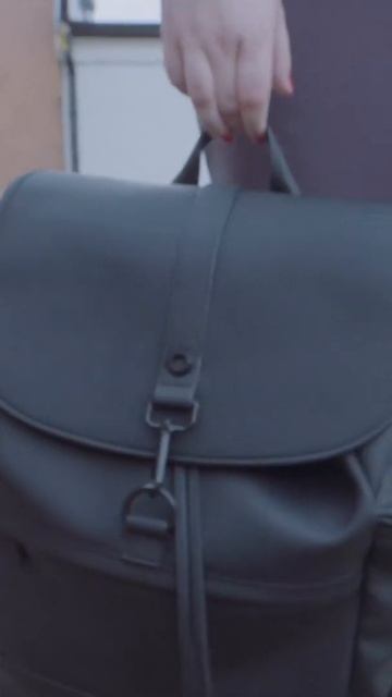 BUGATTI E22 BACKPACK смотреть онлайн
