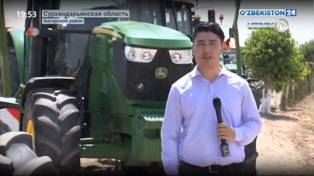 Шавкат Мирзиёев сел за руль зерноуборочного комбайна