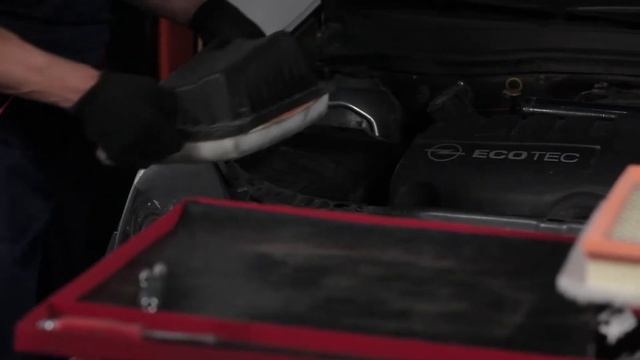 Kako zamenjati zračni filter motorja OPEL ASTRA H Vodič | Autodoc смотреть онлайн