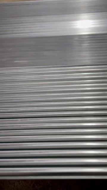 What does a garage door track look like? смотреть онлайн