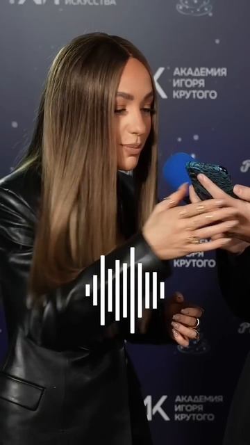 Мари Краймбрери угадывает песню наоборот💫 а ты смог быстрее? смотреть онлайн