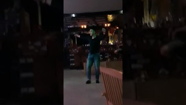 Вечерняя Аланья Турция 10.09.18.Караоке в исполнении местных ребят-турков. смотреть онлайн