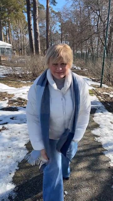 А целый мир еще не знает смотреть онлайн