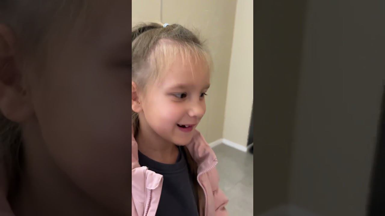 Разговор в дверях #дочки #многодеточки #мамаблогер #многодетнаясемья #двойняшки#сестренки#дети смотреть онлайн