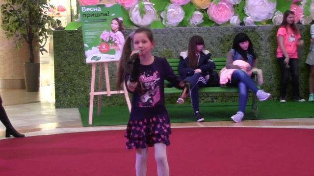 Вика Ефремова , выступление 8.03.2016 в "Ауре" смотреть онлайн