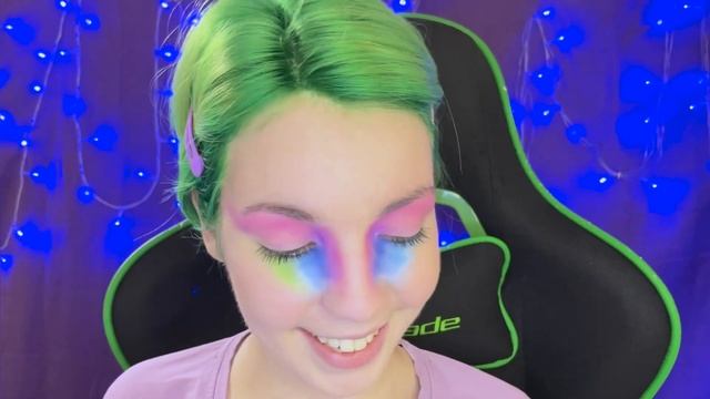 Я намагалась відтворити макіяж з Тіктоку... смотреть онлайн