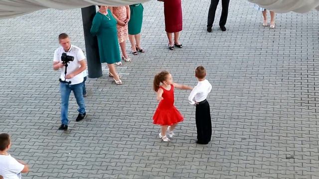 Вот как надо танцевать!!! Пара поразила весь танцпол! Ресторан "Колвик" 12.07.18. #dimonproduction смотреть онлайн
