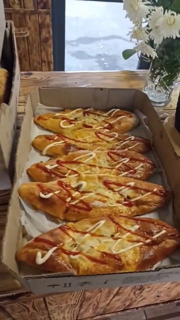 Замечательная выпечка #обзор #магазин #еда #днепр #кафе #пирожки #пицца #выпечкакчаю смотреть онлайн
