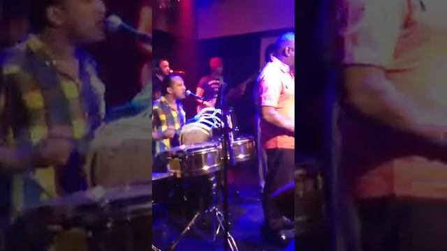 El Mangu Tipico смотреть онлайн