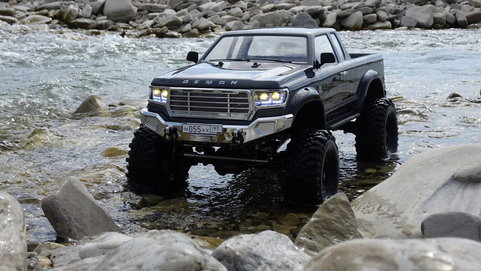 Cross-RC EMO AT4V пикап 1:10 Р/У краулер - Приключения на русле реки